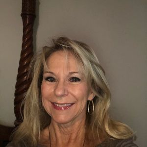 Meet your Posher, Connie